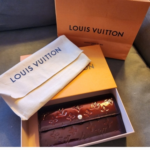 Louis Vuitton Handbags - Louis Vuitton Patent Vernis Wallet -wallet Only